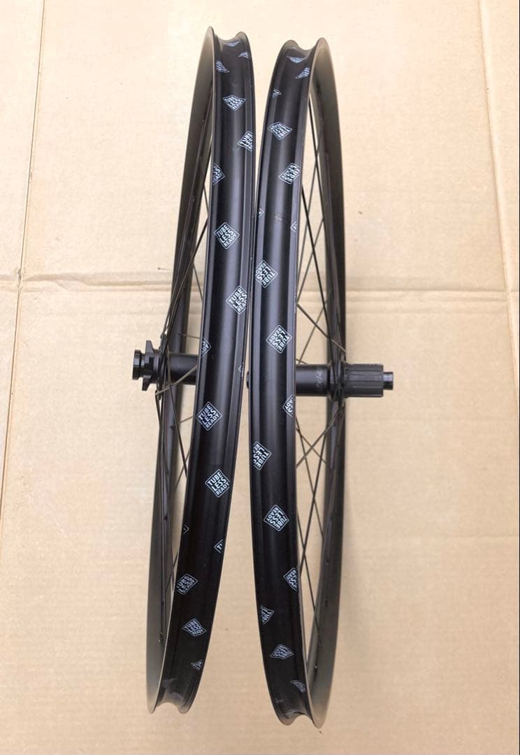 美品!!29 ブースト 15×110 12×148 /スペシャライズド