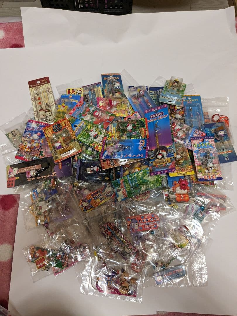 ご当地キティストラップ　レアまとめ売り218点♥