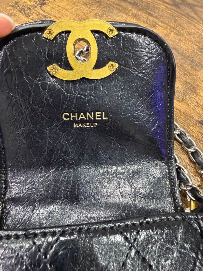 VIP ブラックレザー スマホショルダーバッグ