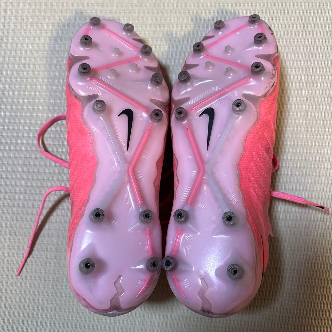 Nike Phantom ピンク サッカーシューズ