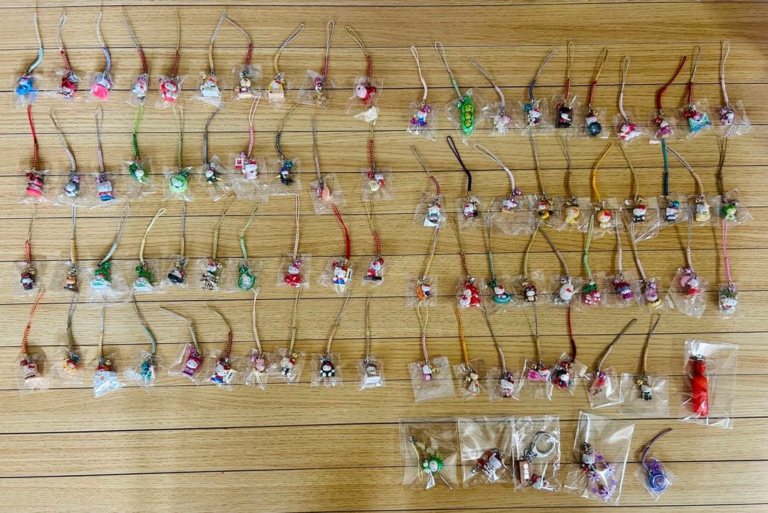 ハローキティ ご当地根付　ストラップ ・グッズ多数200個＋おまけ