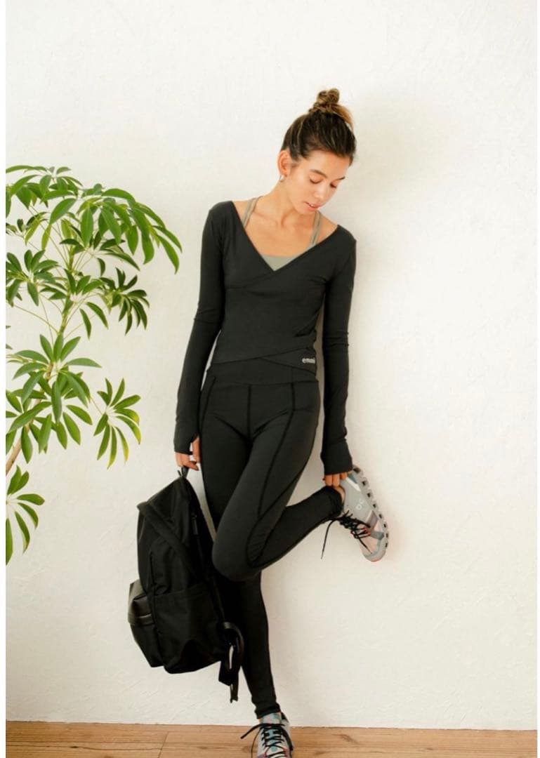 【エミヨガ新品紙タグ付き2点セット❗️】サスティナレッチプルオーバー&美脚レギンス