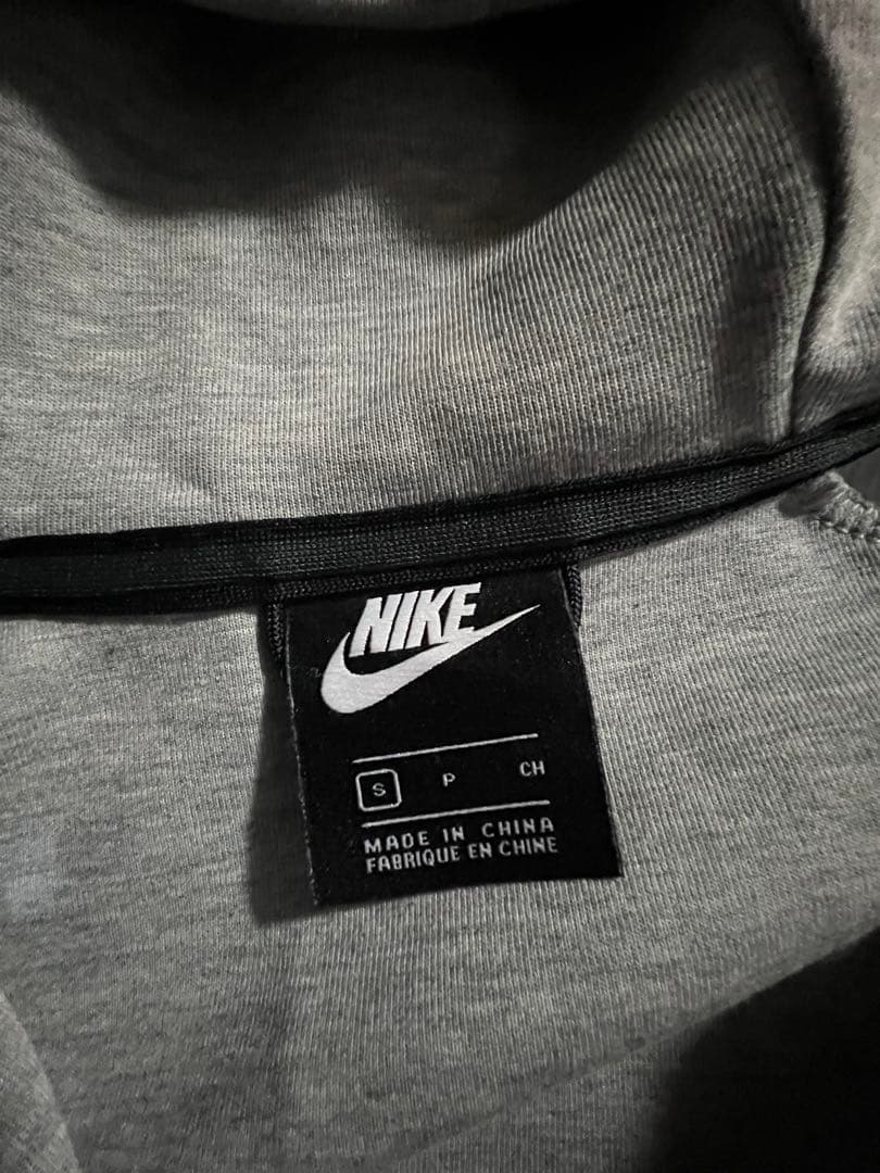 NIKEテックフリース　上　s