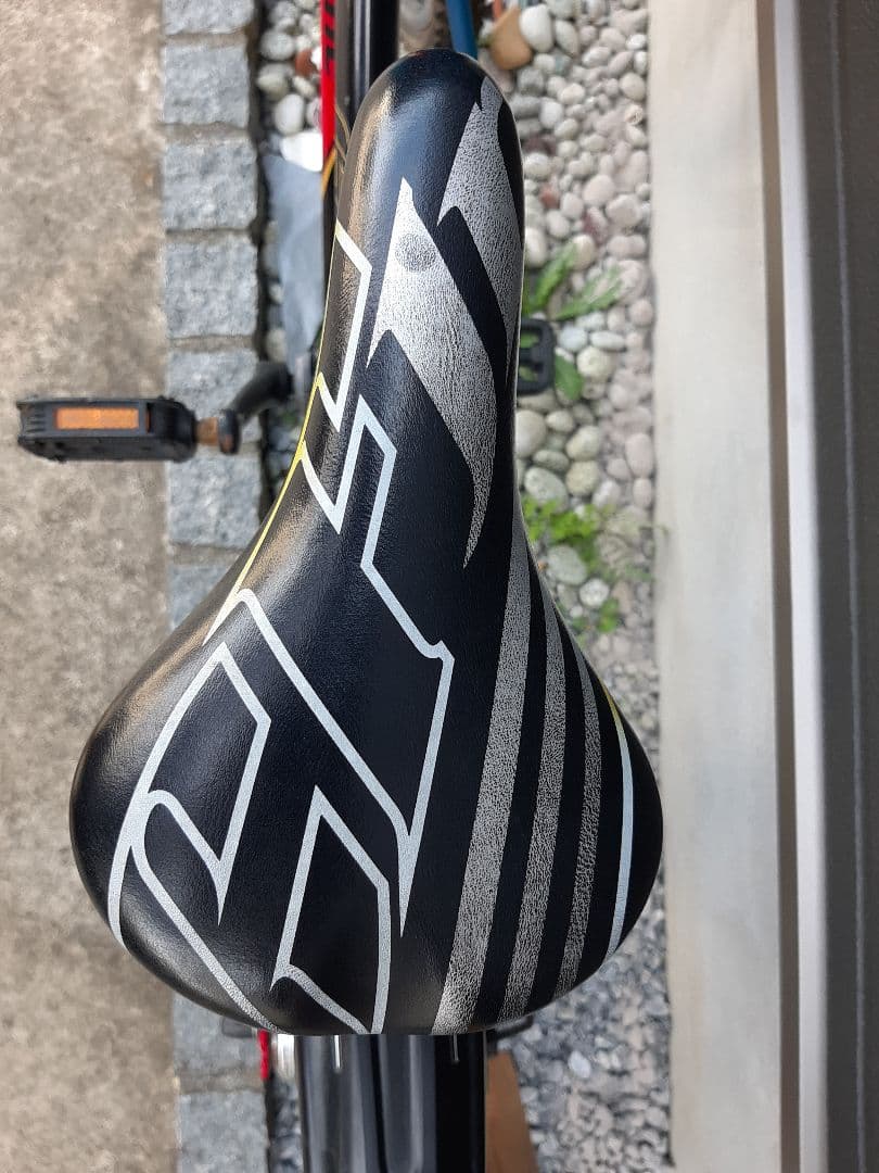 ブリヂストン ジュニア自転車 レッド/ブラック