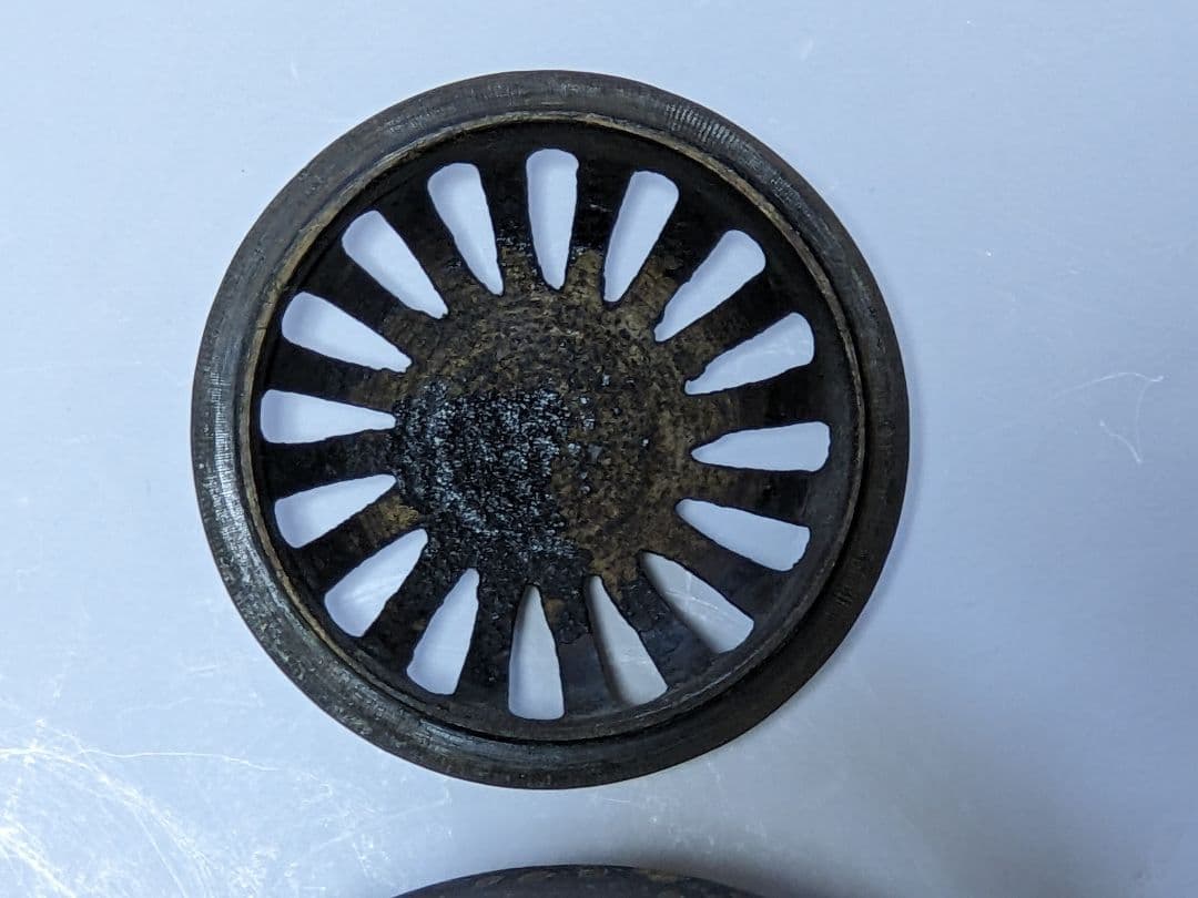 ♦高岡銅器 透し火屋蓋 袴形 三足香炉 銅器 唐金 香道具 置物 飾り 骨董品