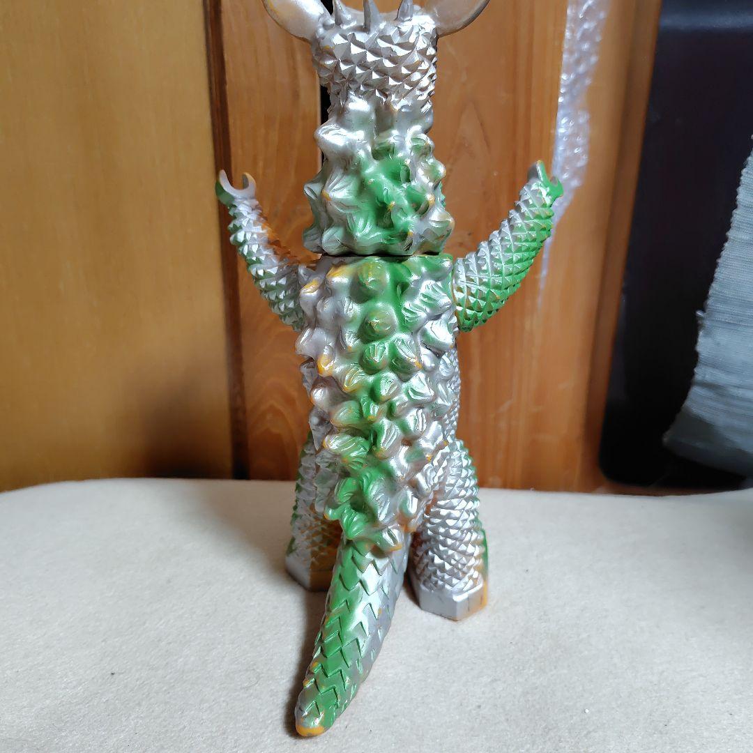 ギャンゴ復刻版ウルトラマン怪獣フィギュア