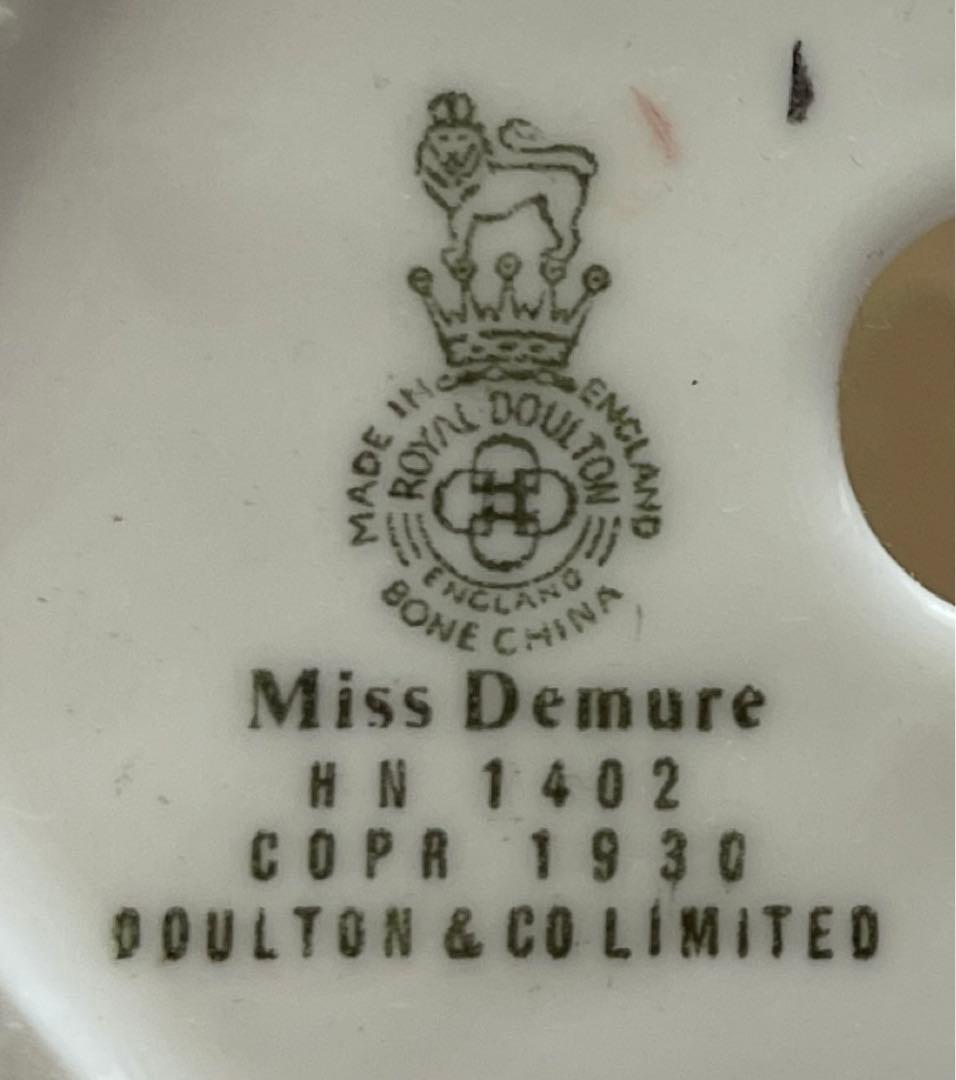 ロイヤルドルトン　MISS DEMURE