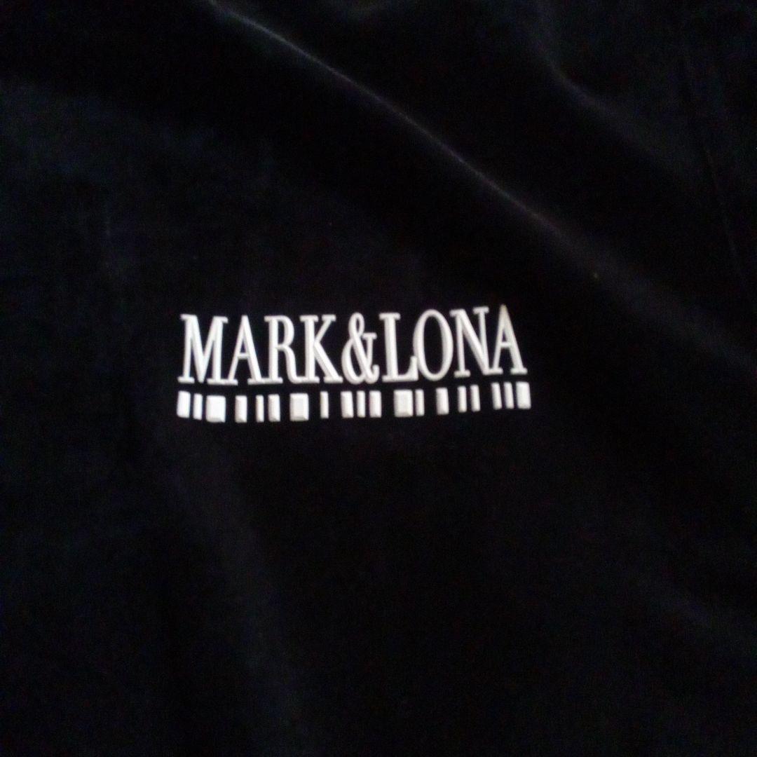 MARK&LONA ブラック ハイネックシャツ