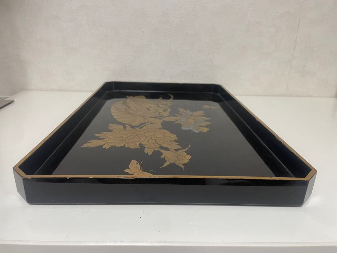 値下げしました　輪島塗り　漆器 膳 金色の花と蝶のデザイン　金蒔絵