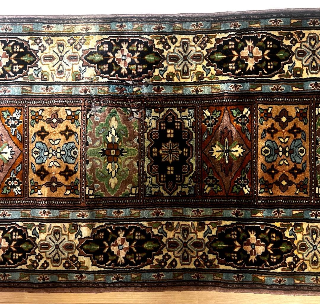 オールド ペルシャ絨毯シルク/ウール混？工房名入り 小窓柄 140㎝