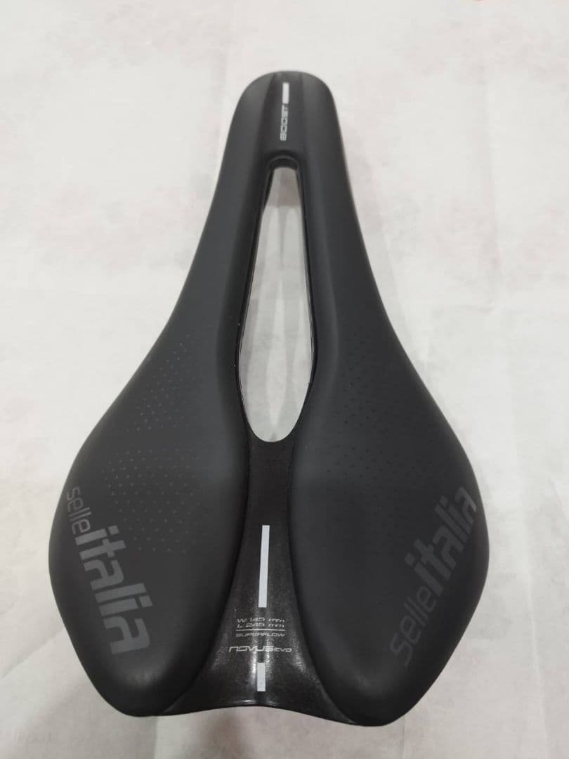 Selle Italia NOVUS Boost EVO TM サドル