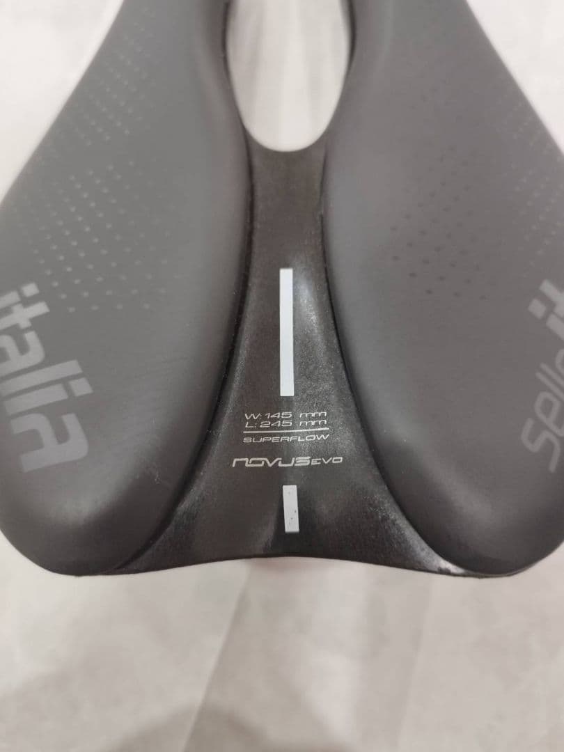 Selle Italia NOVUS Boost EVO TM サドル