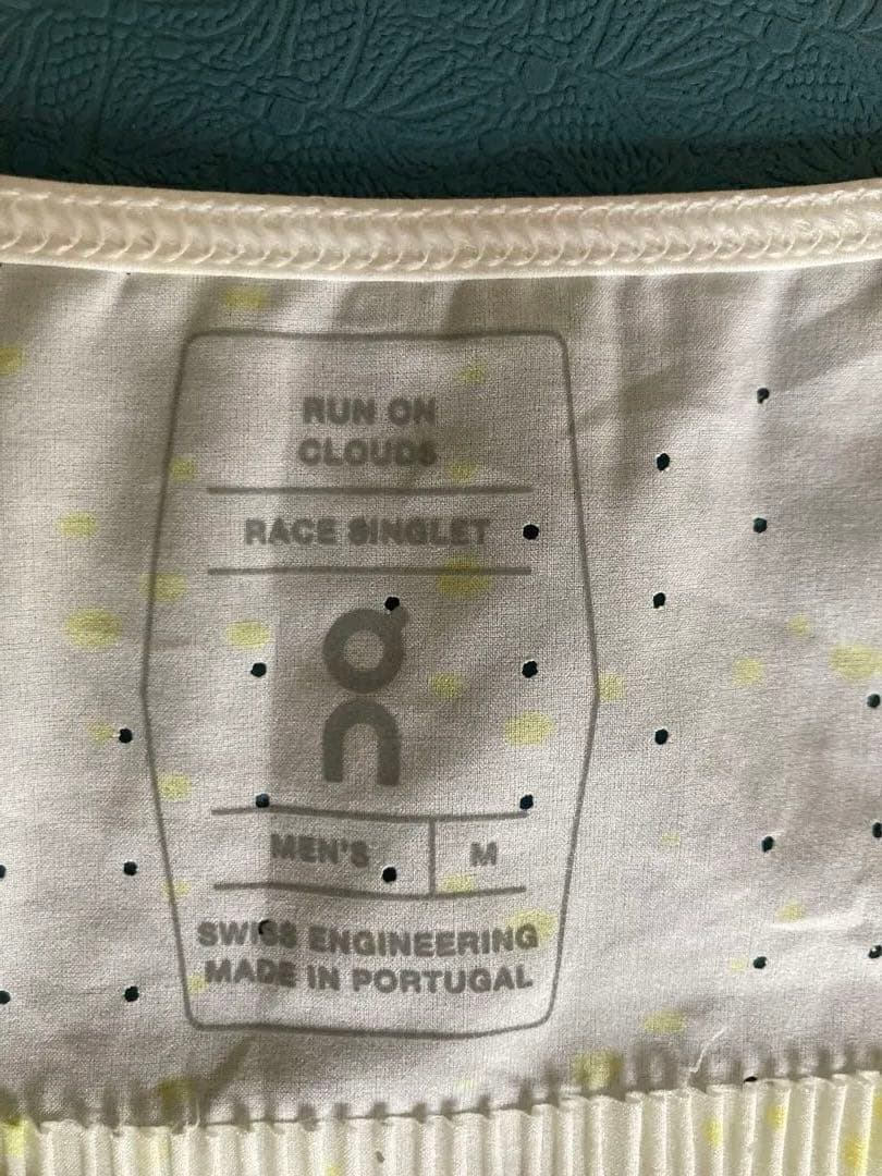 on Race singlet Mサイズ