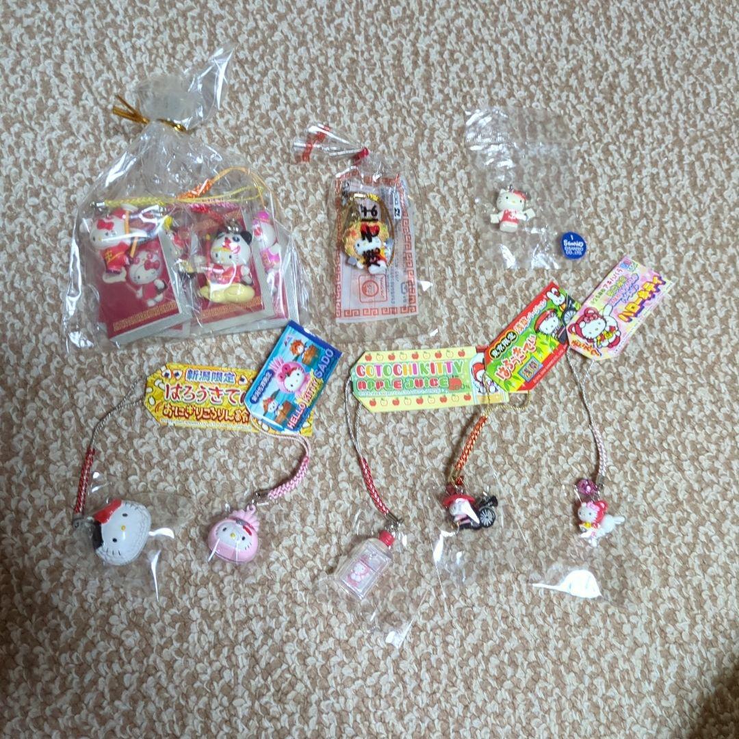 ご当地キティ　ボールペン、ストラップなど 32個