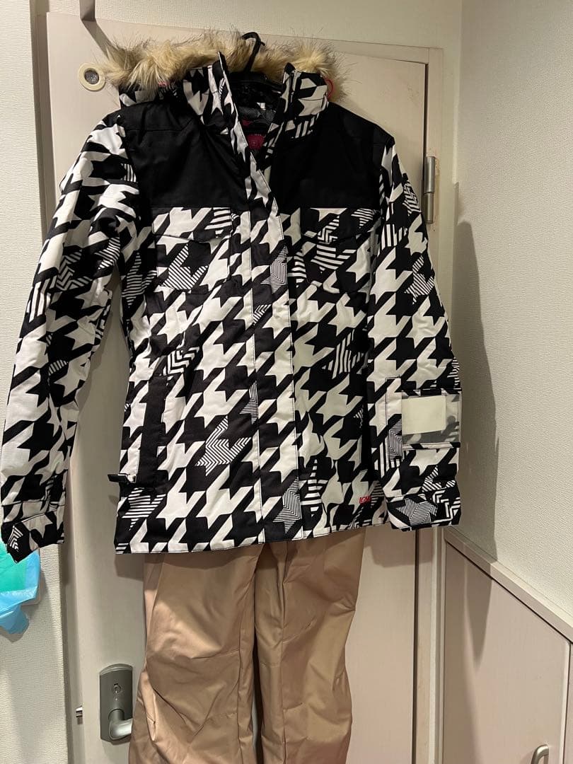 eriiika k. ★半日使用★スノーボードウェアセット（女性用）、