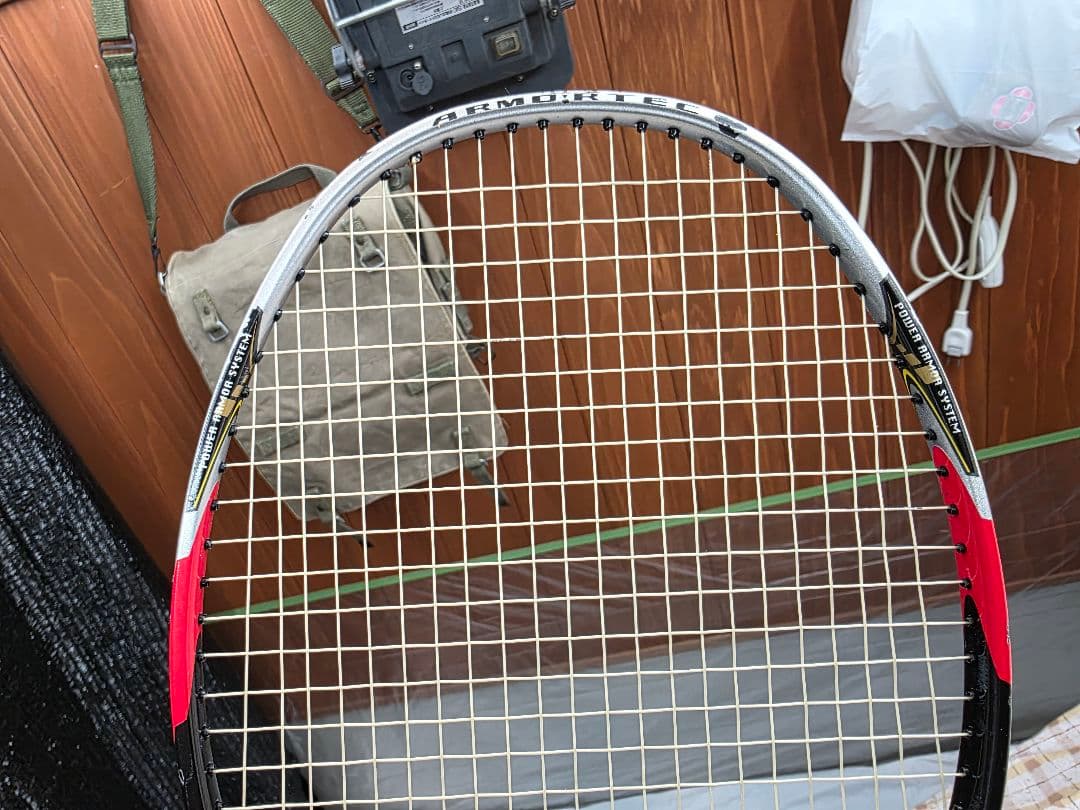 ヨネックス（YONEX）のバドミントンラケット アーマーテック700です。﻿
