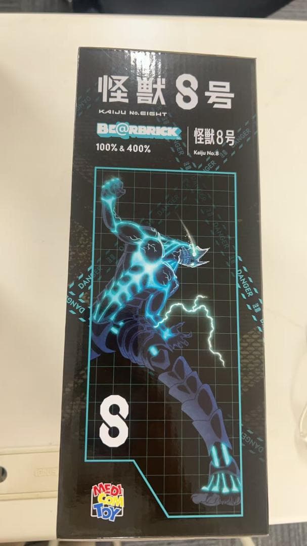 BE@RBRICK 怪獣8号 100% & 400%