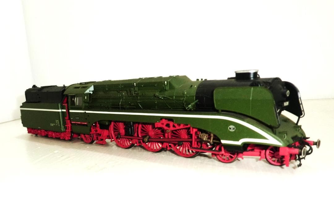 HOゲージROCO 東ドイツ国鉄 DR 高速試験用機関車 BR18 201号機