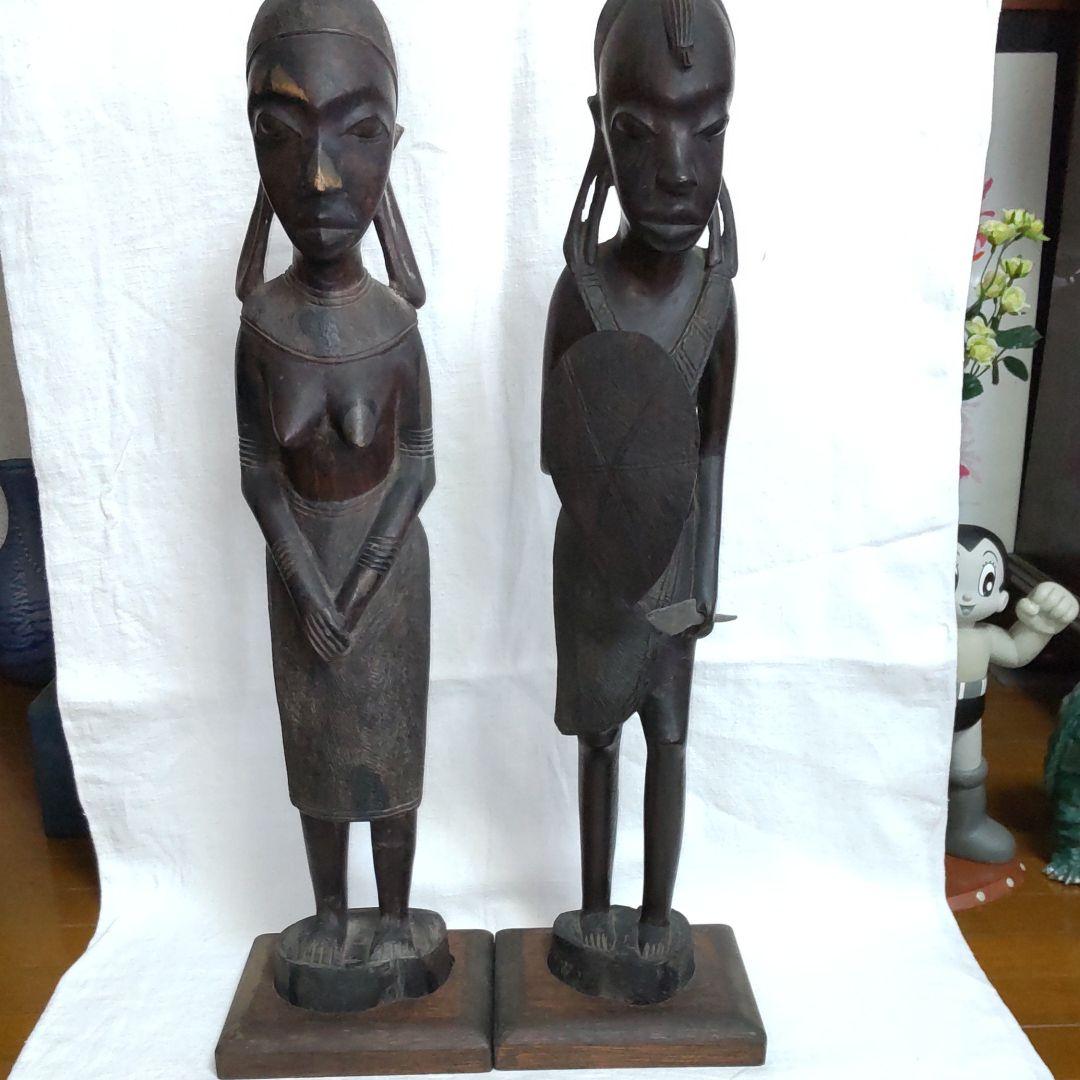 黒檀マサイ族男女像。
