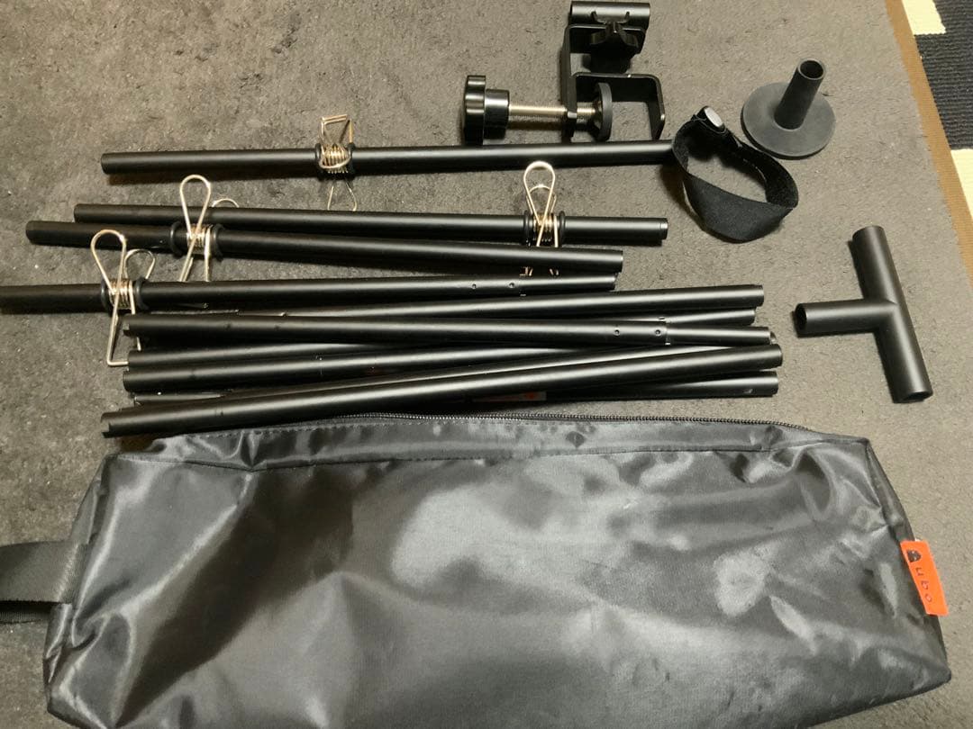 クランポ　ポスタースタンド