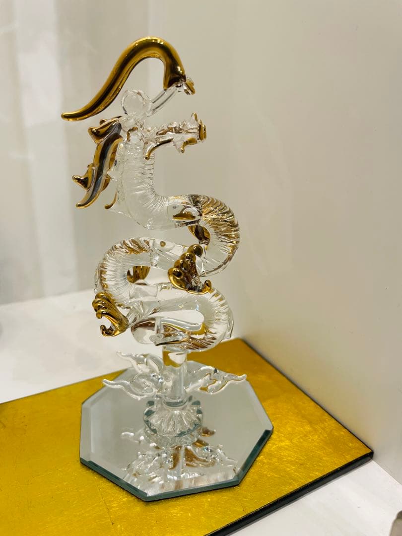クリスタル製ドラゴン像 金色装飾