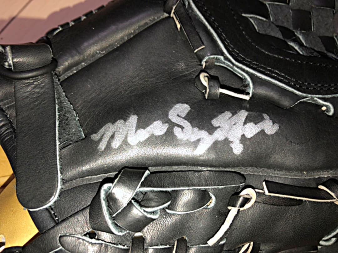 マック鈴木オリジナル硬式グローブ本人直筆サイン入り団野村証明書付き