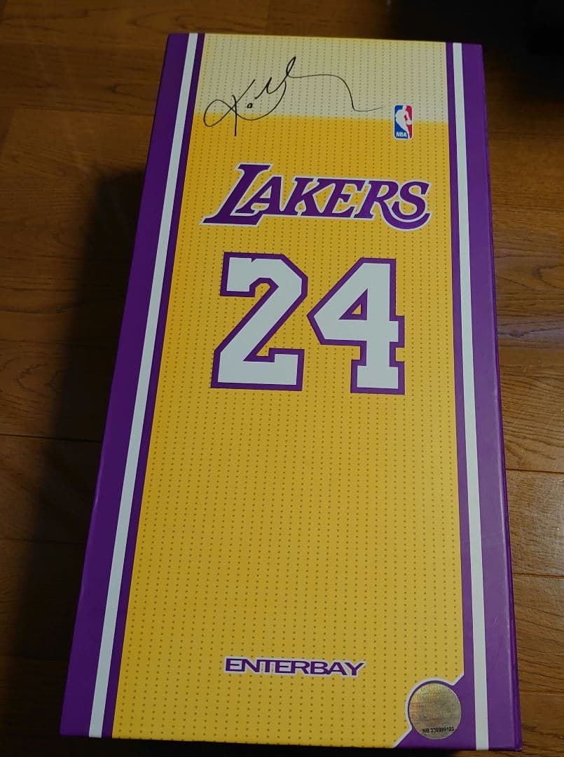 エンターベイ コービー・ブライアント 1/6 フィギュア