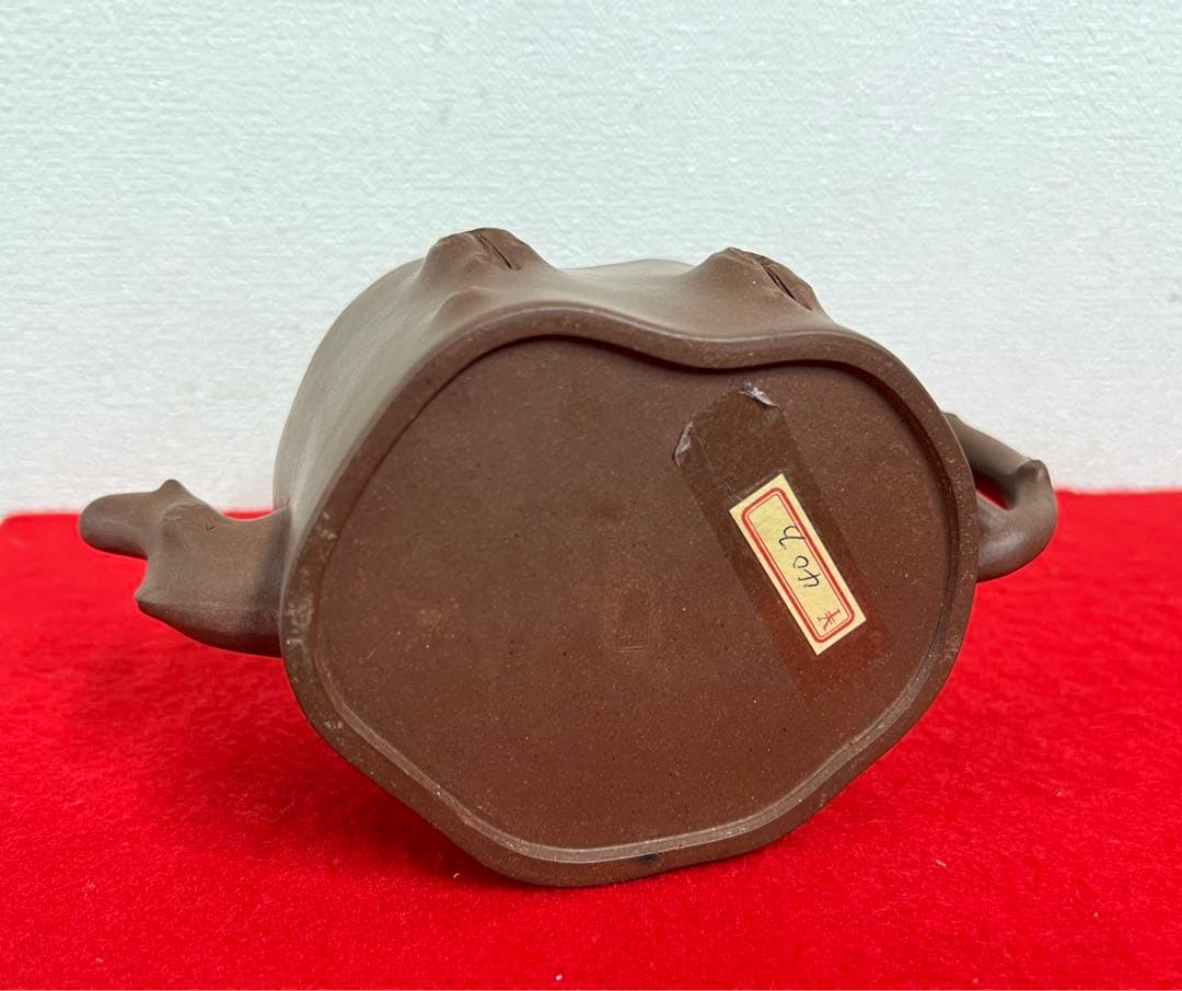 急須　呉亮屏梅椿紫砂茶壺　 【呉亮屏】在銘