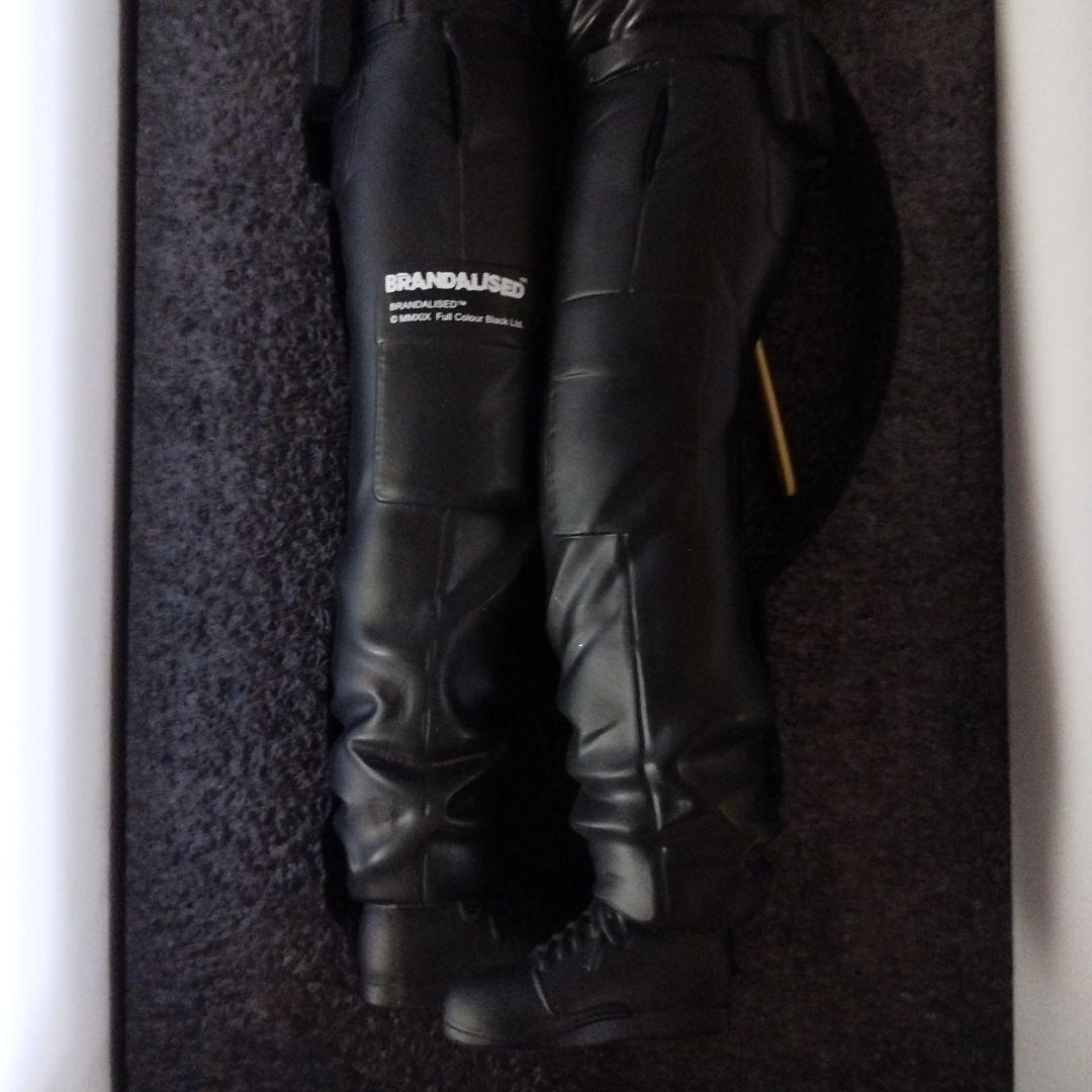 激レア　完売品　バンクシーフィギュア　専用箱　証明書付