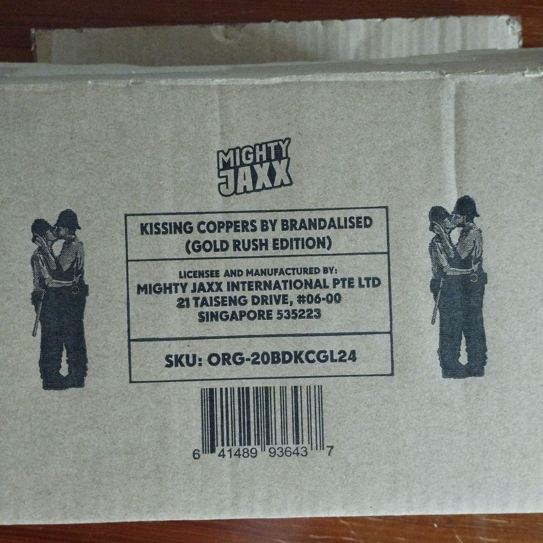 激レア　完売品　バンクシーフィギュア　専用箱　証明書付