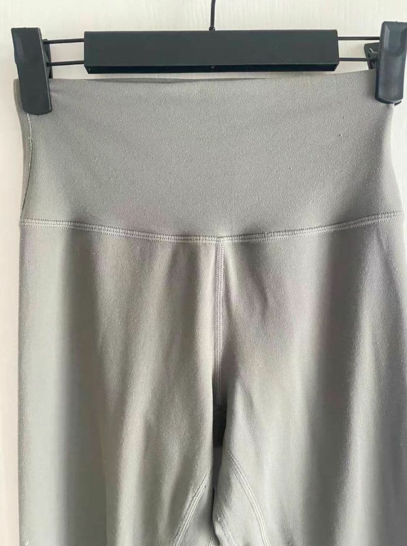 女性用のスポーツ用ハイウエストタイツです