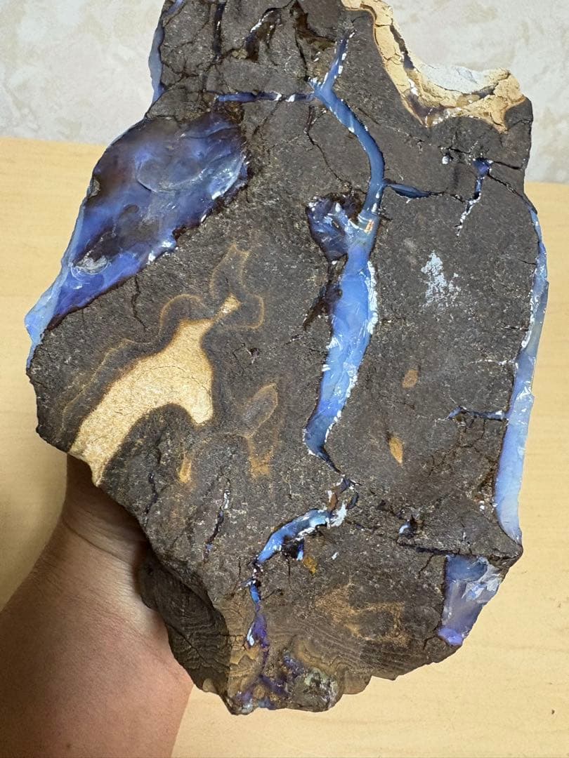 オーストラリア産　大きなボルダーオパール原石　約1976g パワーストーン置物