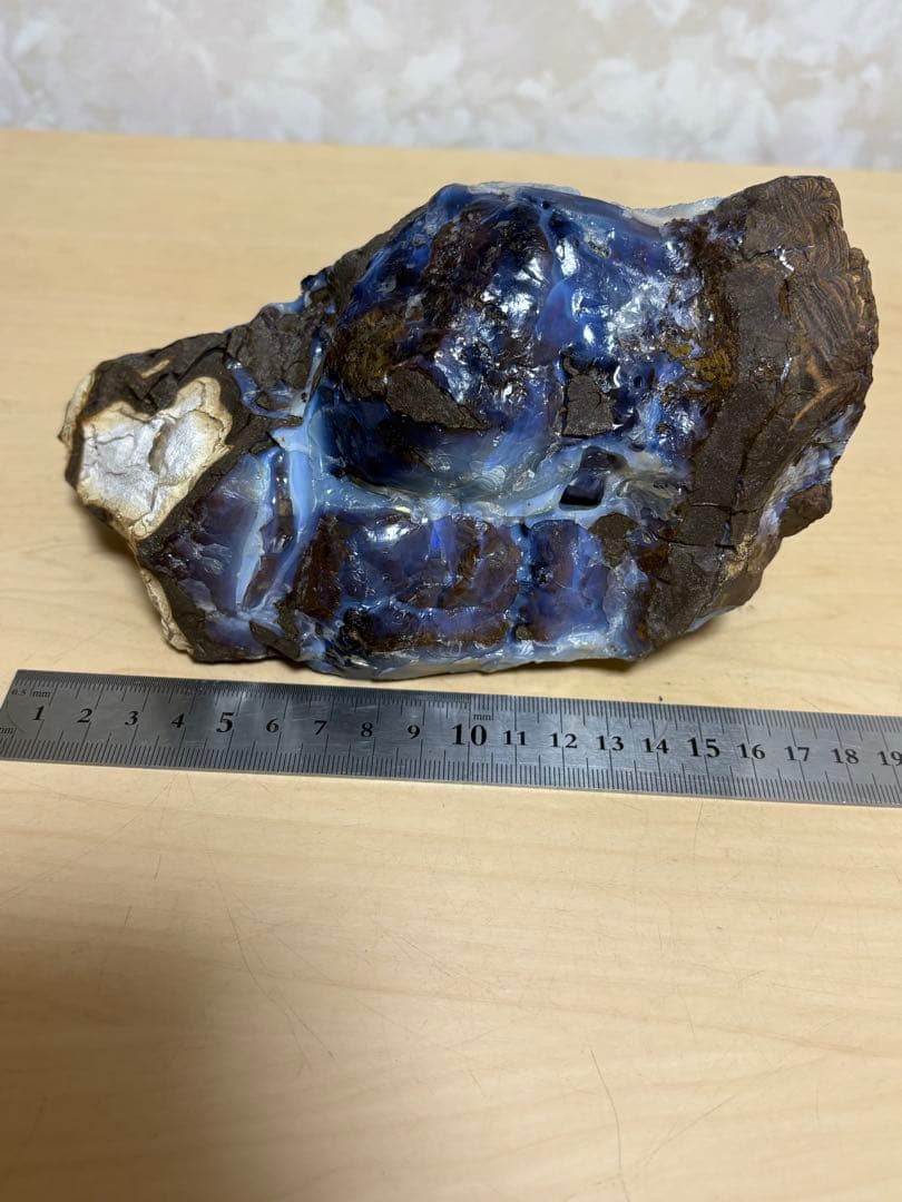 オーストラリア産　大きなボルダーオパール原石　約1976g パワーストーン置物