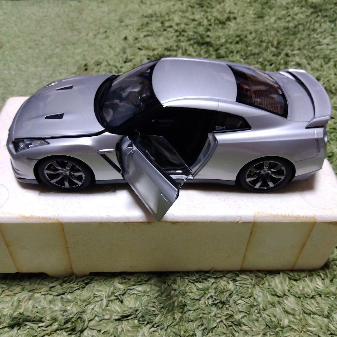 京商 日産 GTR R35 プレミアムエディション 1/18　ミニカー