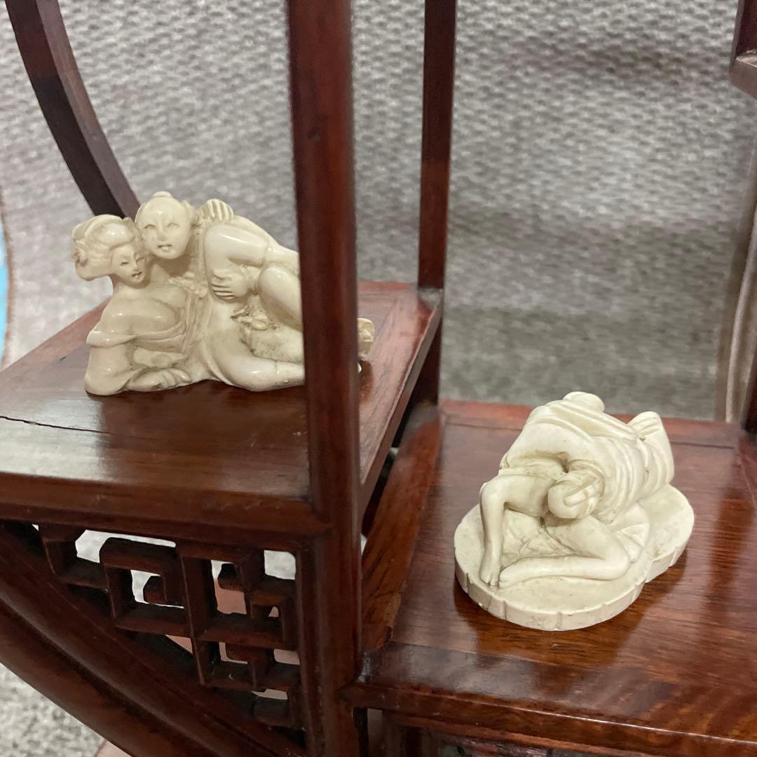 天然木飾り台　円形　象牙風彫刻　四十八手　春画