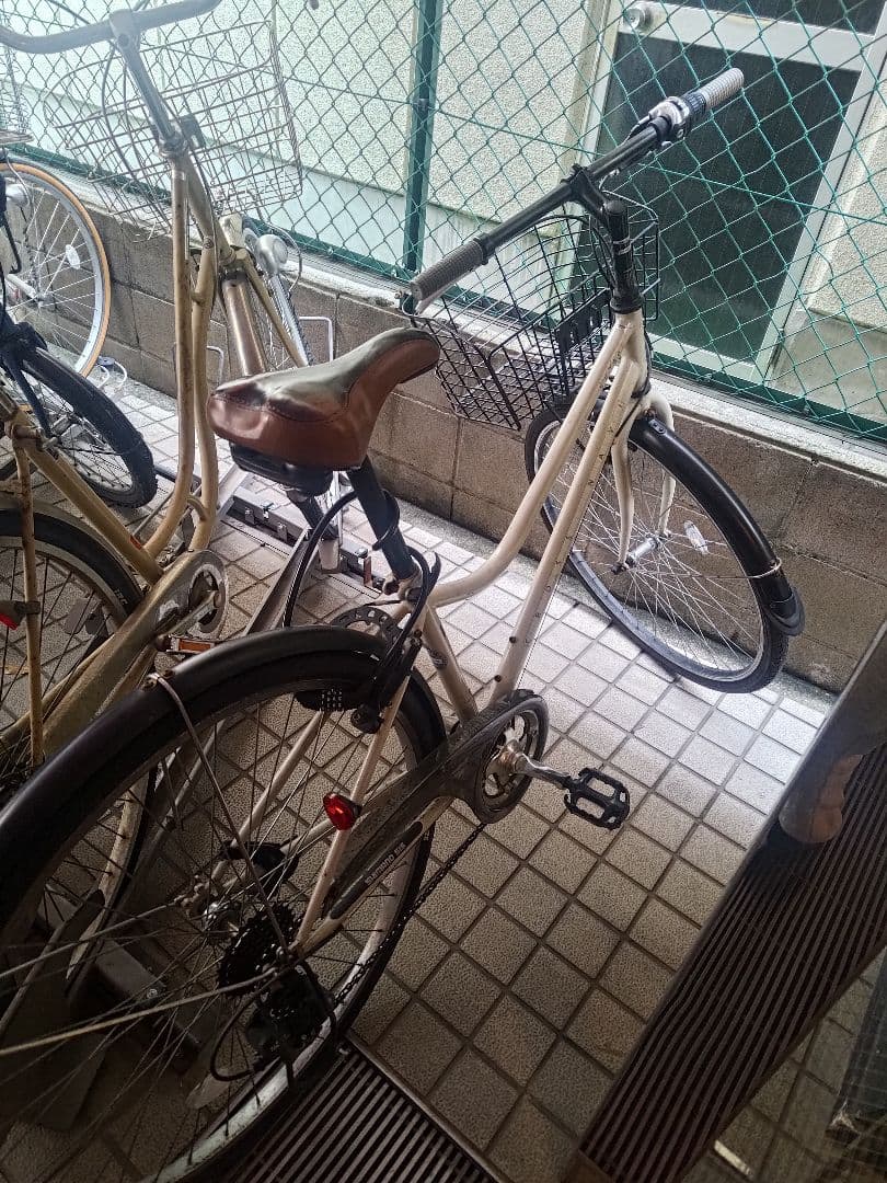 27.5インチホワイトシティサイクル 前面バスケット付き大阪市引き取りのみ