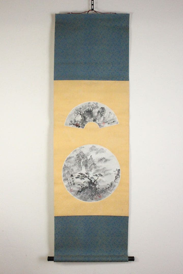 No5189 掛軸　扇面　黄山雲海　⚪︎日山景　紙本　中国画　書画　墨跡　送料無料