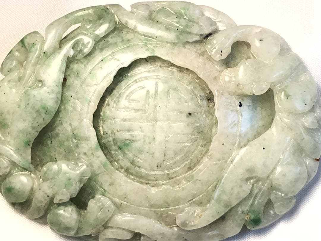 【 中国骨董翡翠 】　刳抜き平玉　双虎透かし彫り　帯留/佩玉/古玉/和田玉