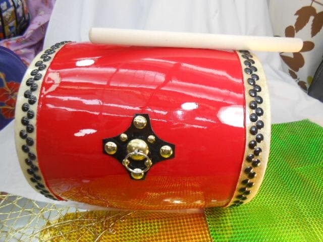 新品未使用(送料無料)13.980円　エイサー小太鼓24cm 3mのサージ付き