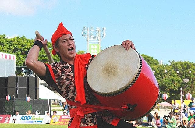 新品未使用(送料無料)13.980円　エイサー小太鼓24cm 3mのサージ付き