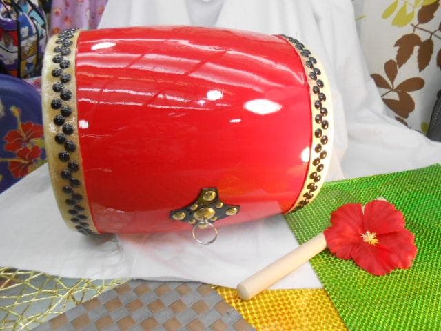 新品未使用(送料無料)13.980円　エイサー小太鼓24cm 3mのサージ付き