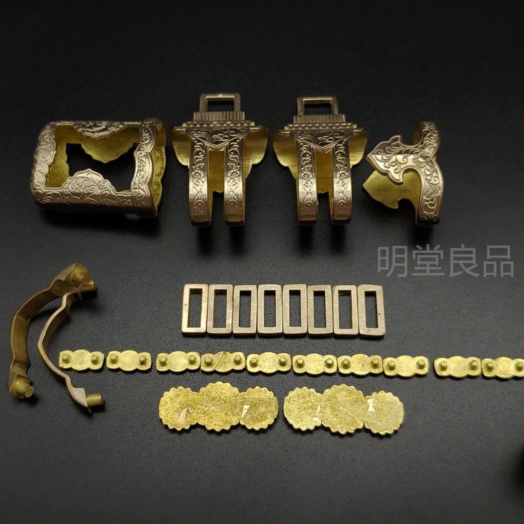 年末セール衛府の太刀金具　菊紋の図　切羽目釘鐺太刀拵鞘金具　金工品　銅製レア金具