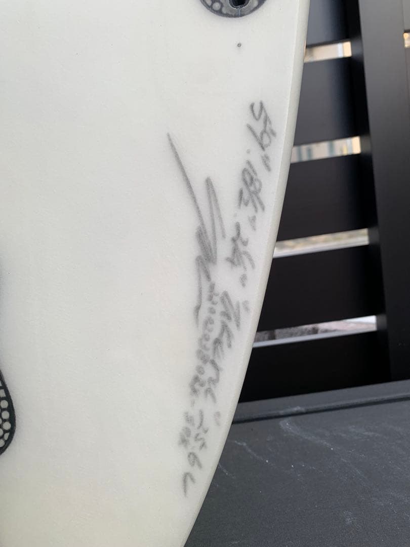 セレンディピティーサーフボード　ネオ3 5.9