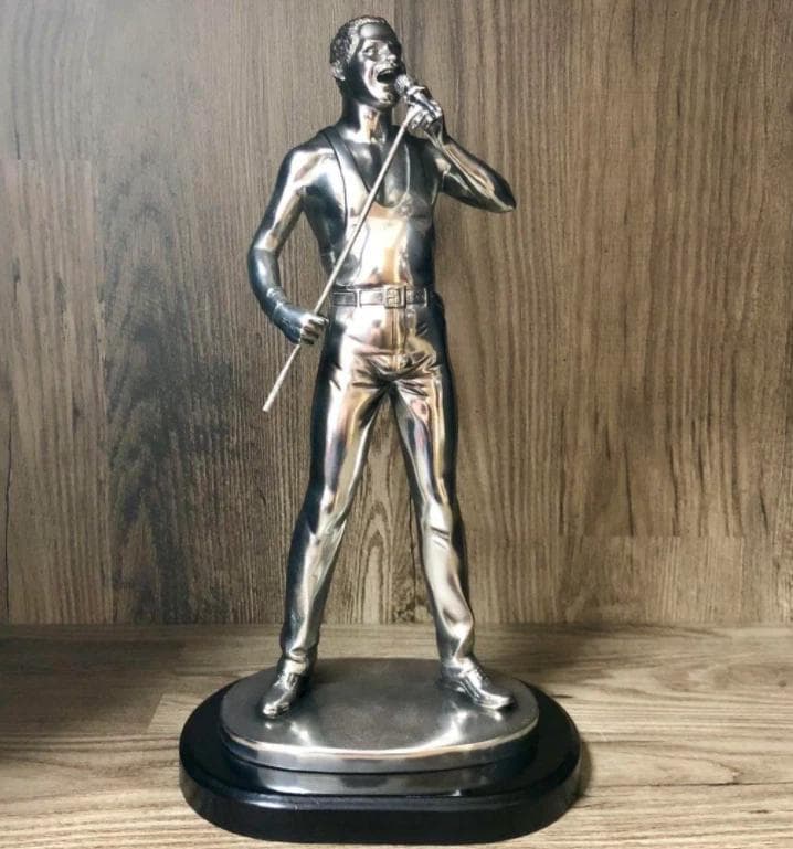 シルバードリームス　QUEEN　フレディマーキュリー　スタチュー