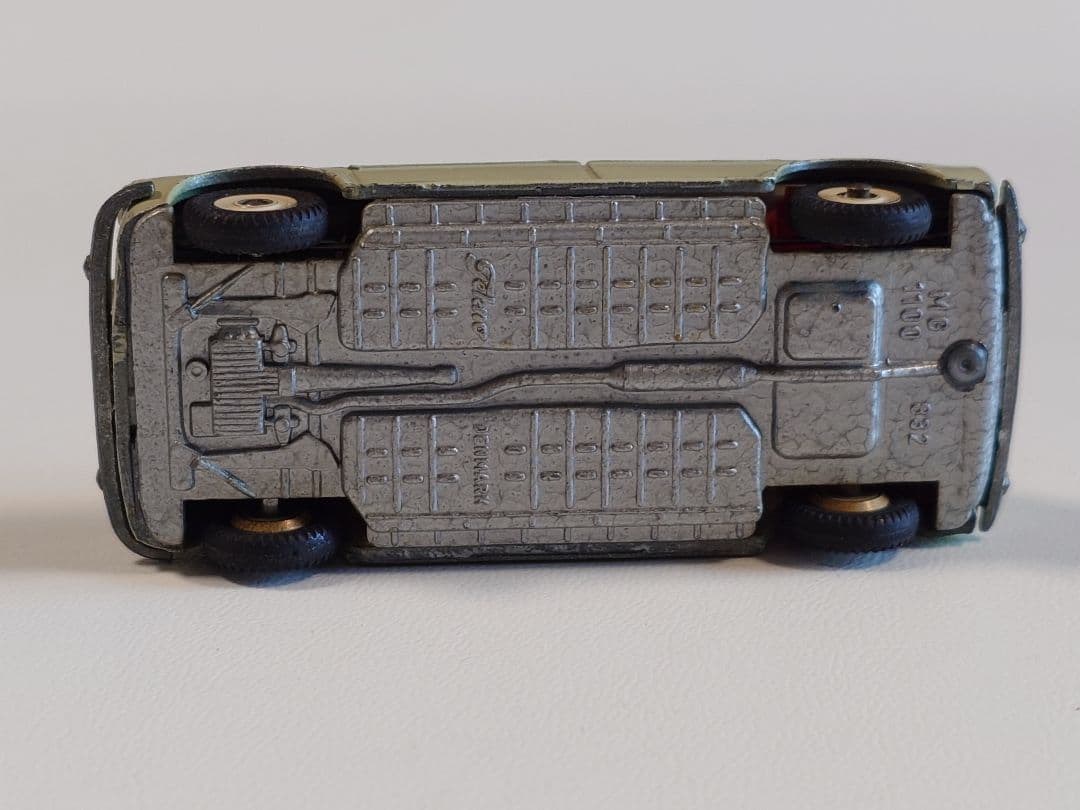 ミニカー TEKNO NO.832 MG 1100