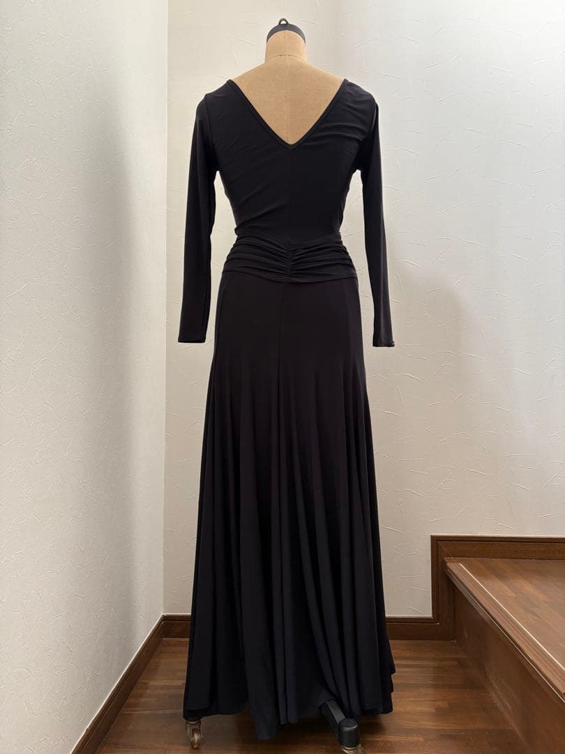 未使用　社交ダンス黒ワンピースVネック 長袖