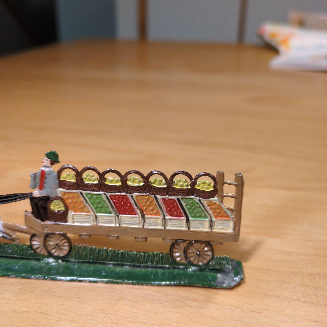 エルツ　バベットシュバイツァー社　錫の置物人形（果物屋馬車）