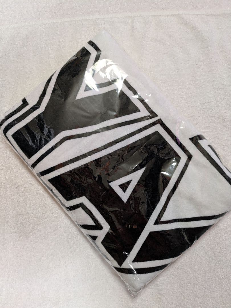 矢沢永吉　スペシャルビーチタオル　SBT　(ロゴフデ)ホワイト/ブラック•レッド