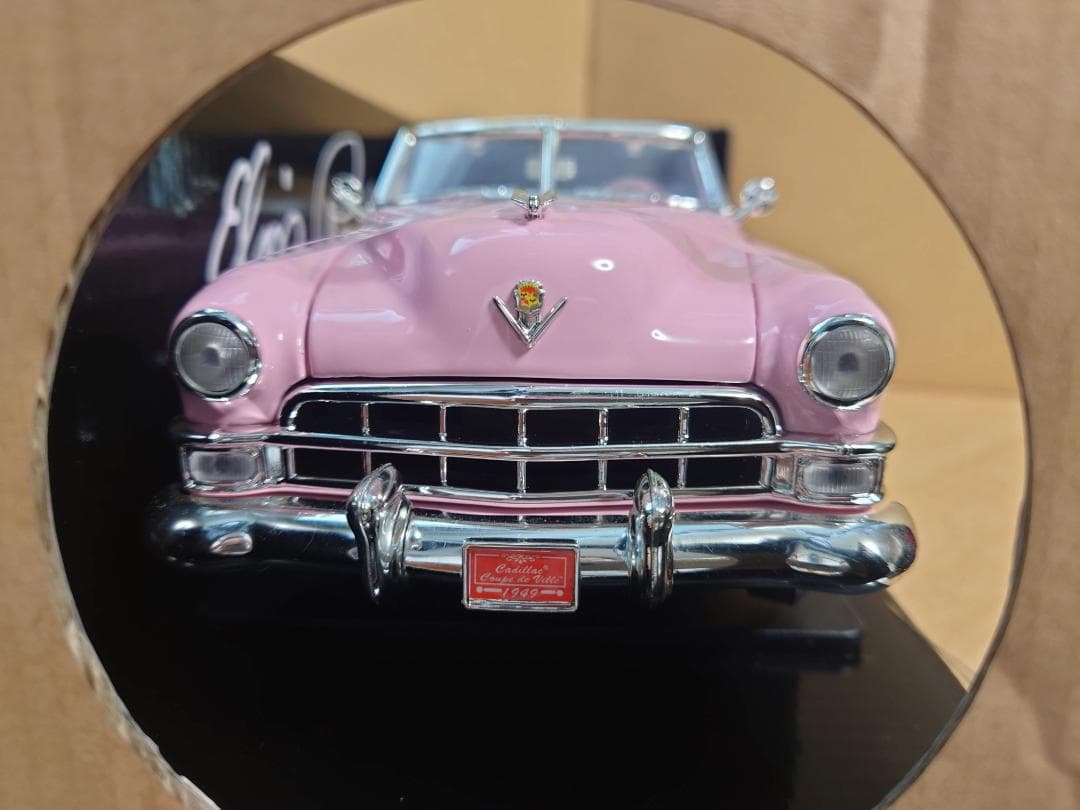 1/18 ピンクキャデラック シリーズ62 クーペオープンカー1949 ミニカー