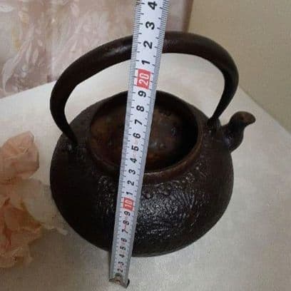 龍文堂造　刻印いり鉄瓶です